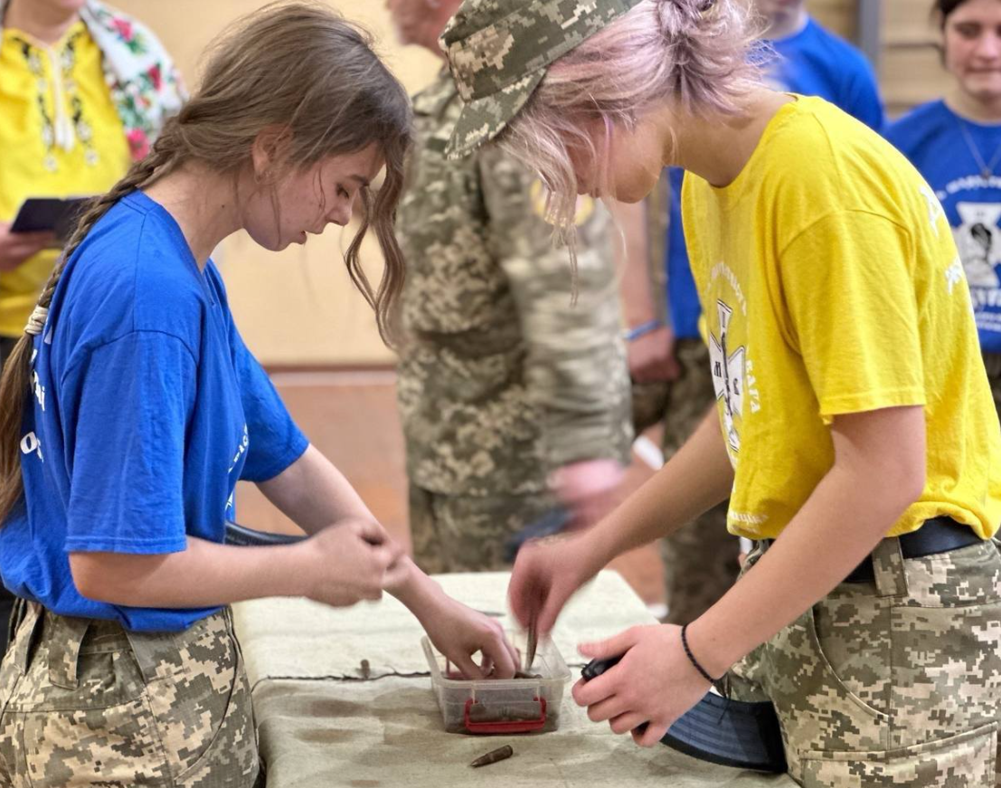 УКРАЇНА В ОБІЙМАХ ЗСУ